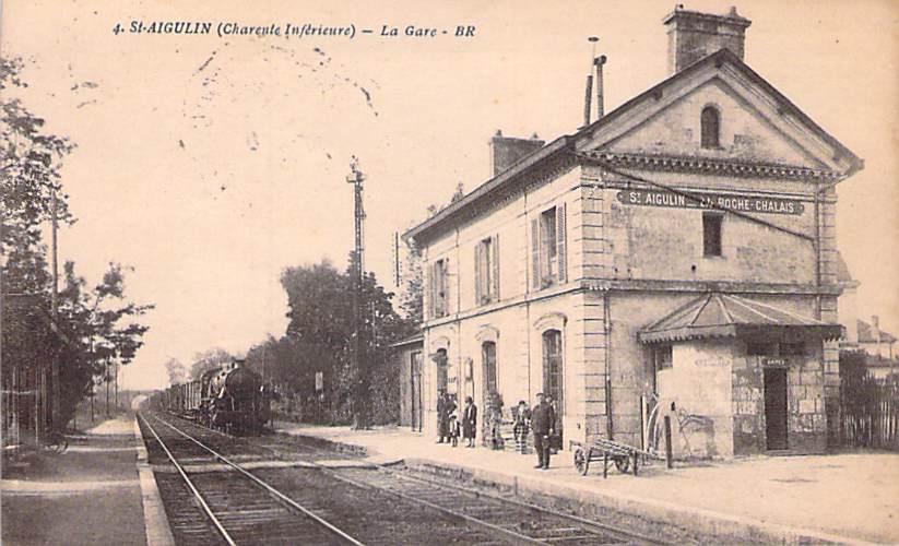 Sous le regard du Chef de Gare