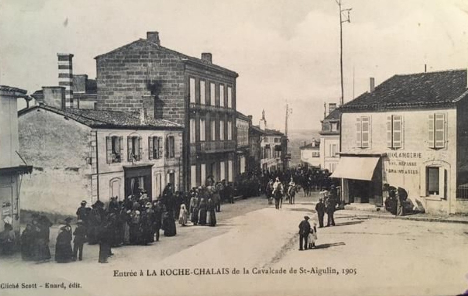 Cavalcade sur la place de l’Église